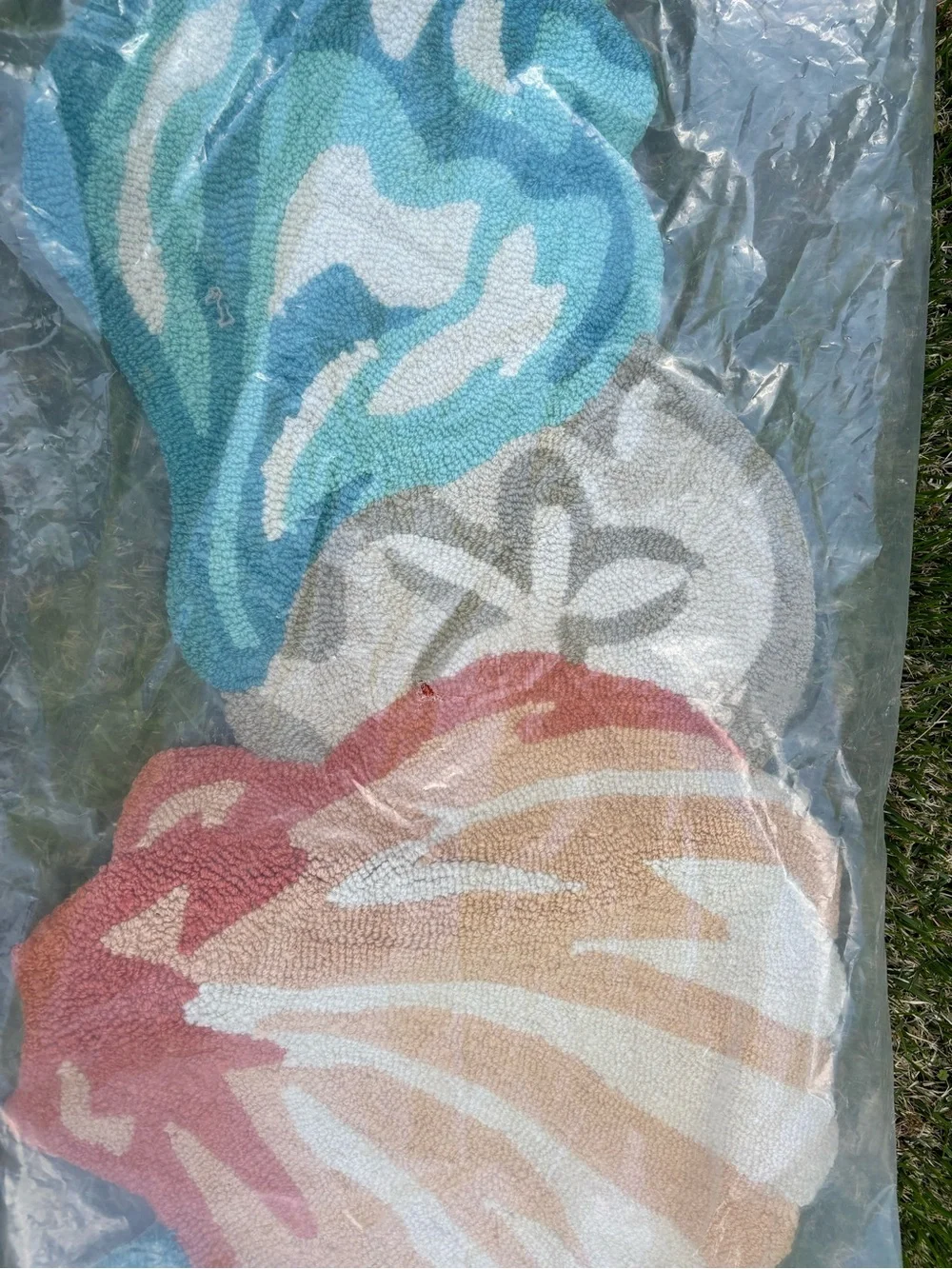 NIP Seashells Hand Hooked Accent Rug.